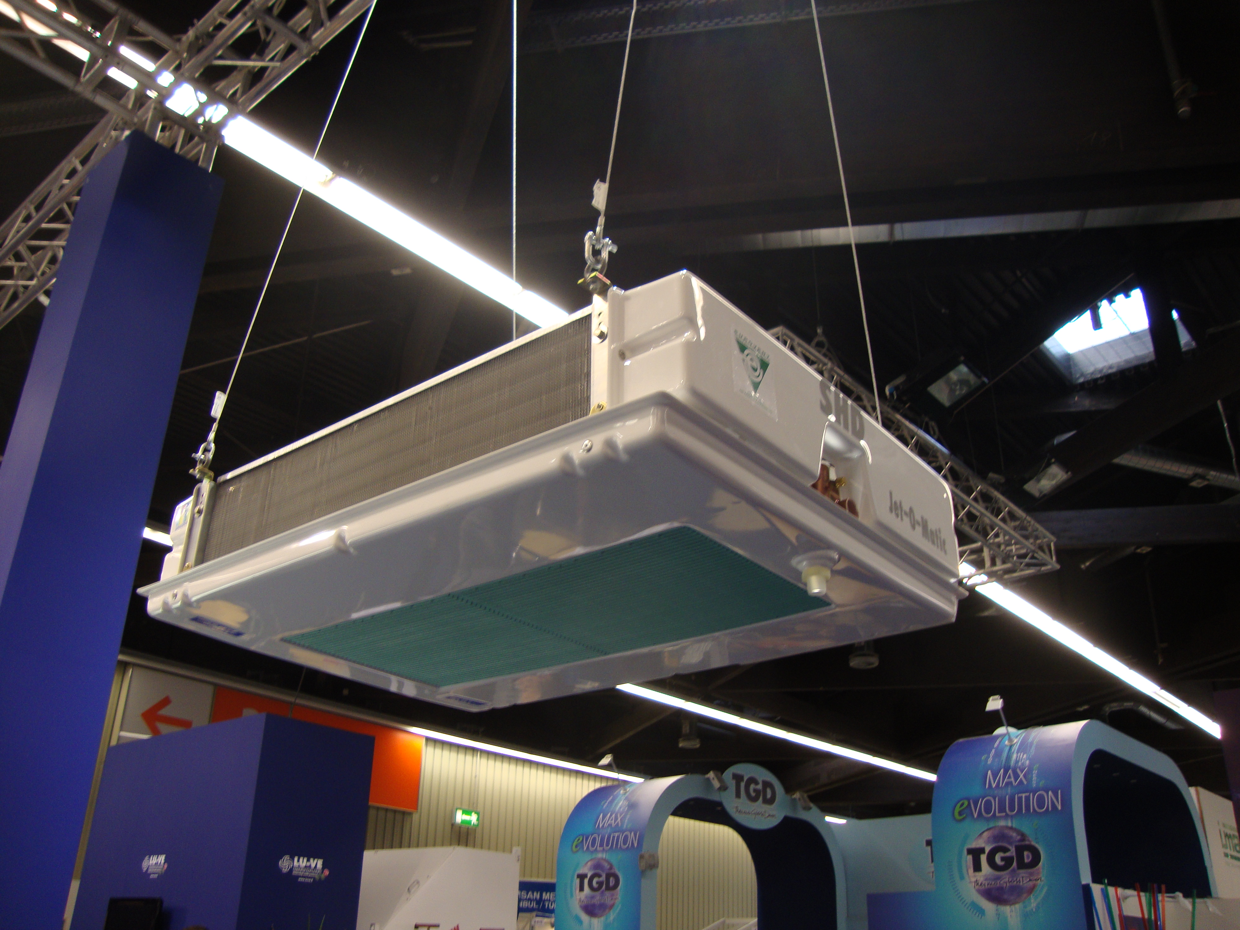 BHD dual discharge commercial unit cooler with Jet-O-Matic distributor for cold rooms, laboratories, processing and preparation rooms