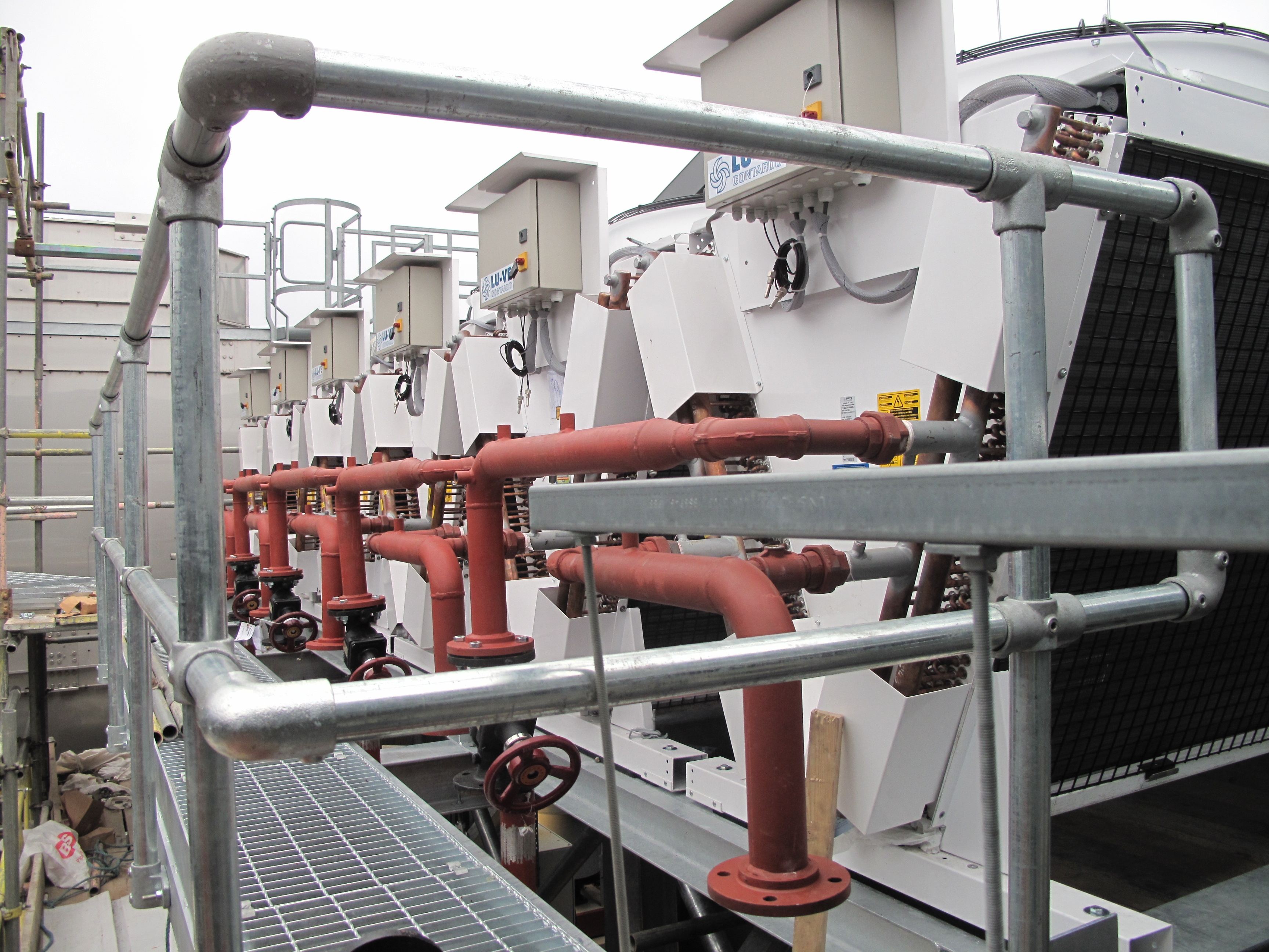Data Process Centre Installation, City of London,  UK -  
14 units: 6  XDHV  air cooled condensers spec. with electronic motors – 8 XDHL dry coolers spec. with electronic motors
