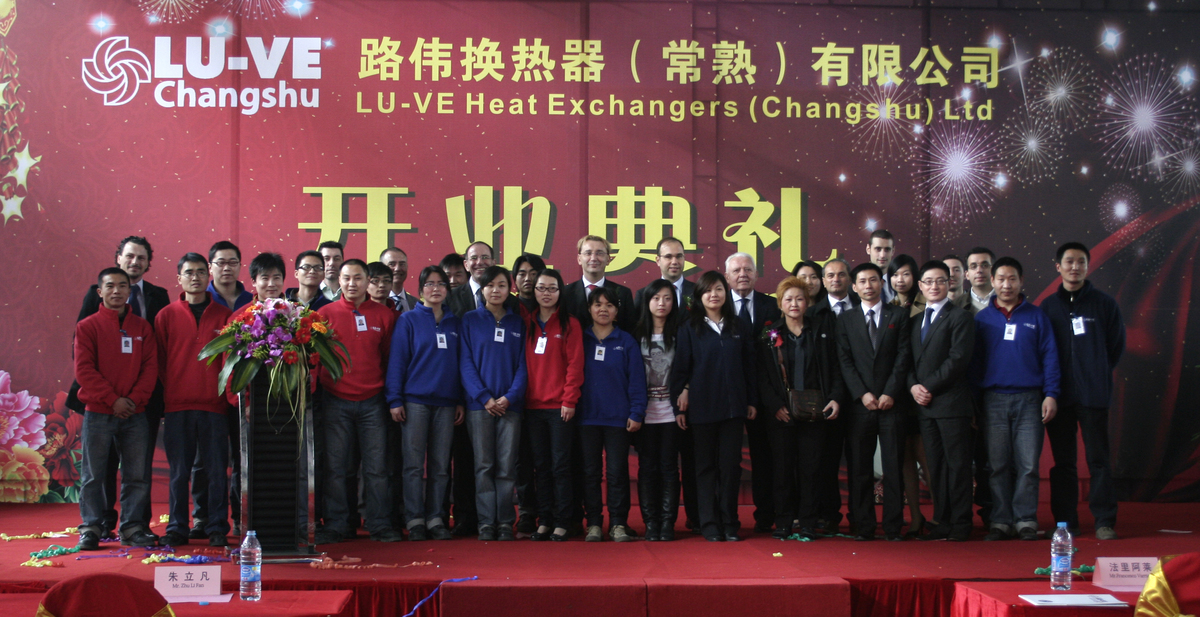 LU-VE STAFF and Francesco Varriale, the Italian Consul in Shanghai.