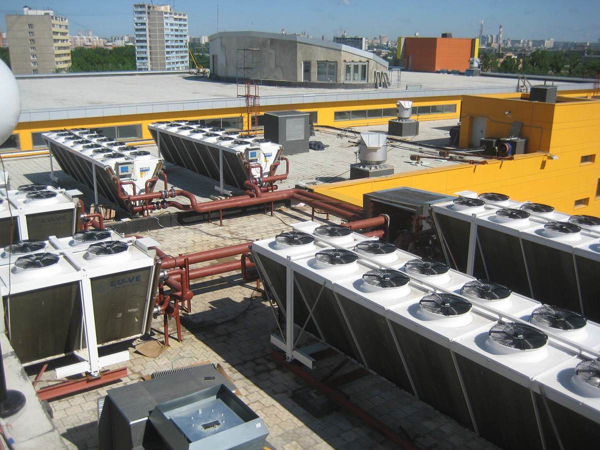 Shopping mall Gorbushkin dvor Moscow - Dry-coolers  LU-VE EHLD2S 3277 E 14 – 10 pcs. The total cooling capacity of 5,6 MW.