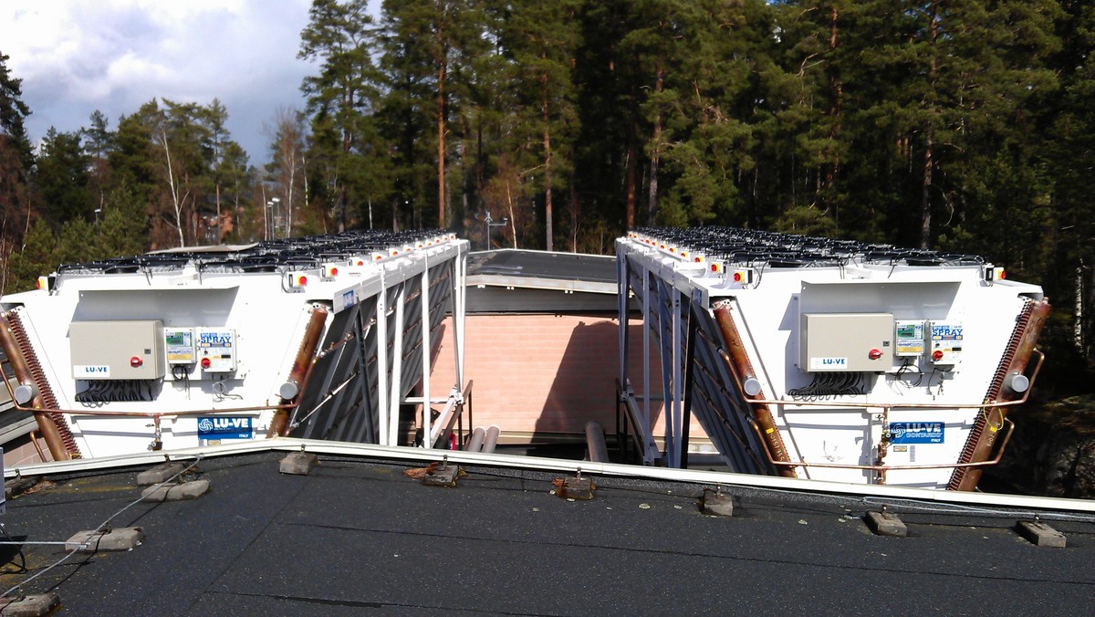 <b>Vrinnevisjukhuset</b><br/><b>Quantity: </b>2<br/><b>Type: </b>Dry Coolers with Water Spray System, XXLDF 9224 A CU AP+EC+IS+RG+WSS+WATER SP<br/><b>Power: </b>2 x 1540 kW<br/><br/><b>Application: </b>Industrial processes<br/><b>Year: </b>2012