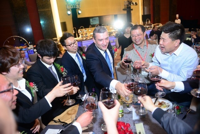 Building international relations at dinner&rsquo;s end (Joe entertaining  Chinese Clients)
