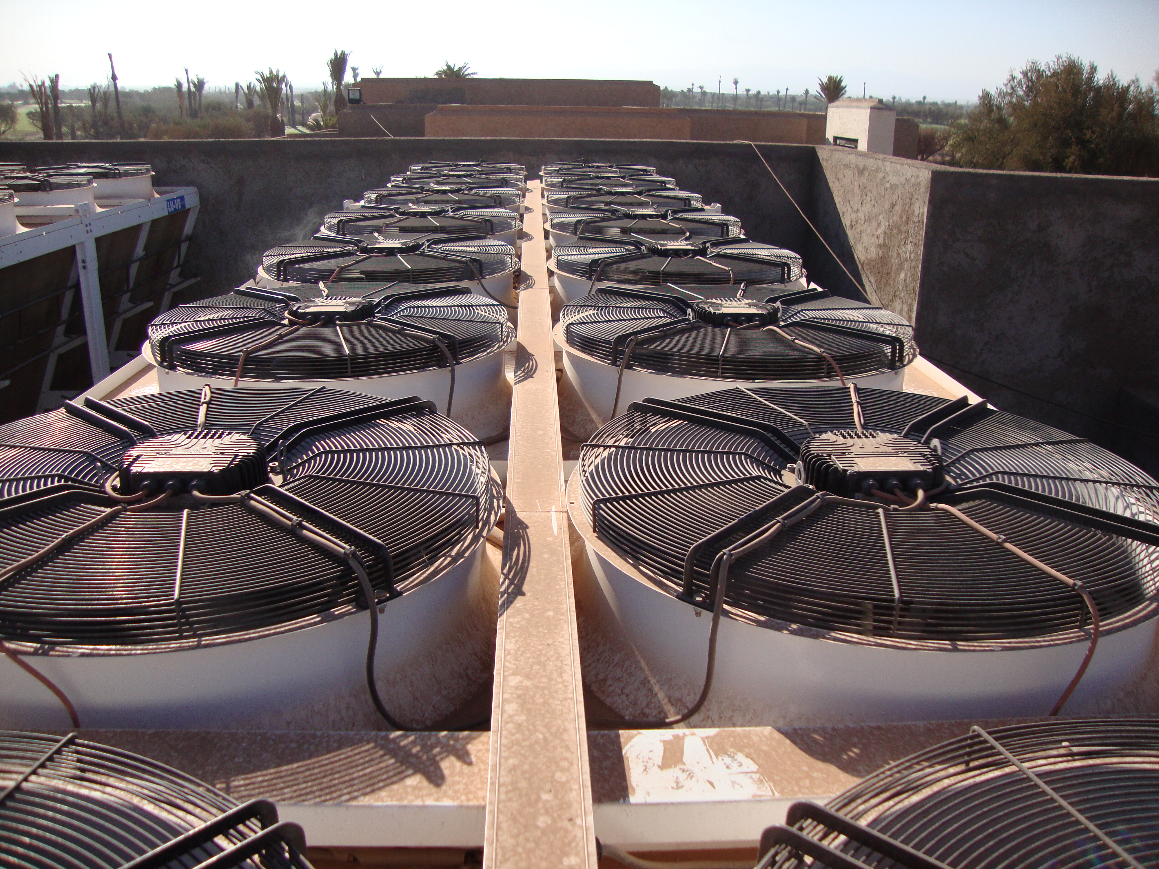 Touristic village in Marrakech.  Installation of:
-	4 dry coolers with D&S (conditioning)
-	Commercial evaporators
Installed by VENTEC
