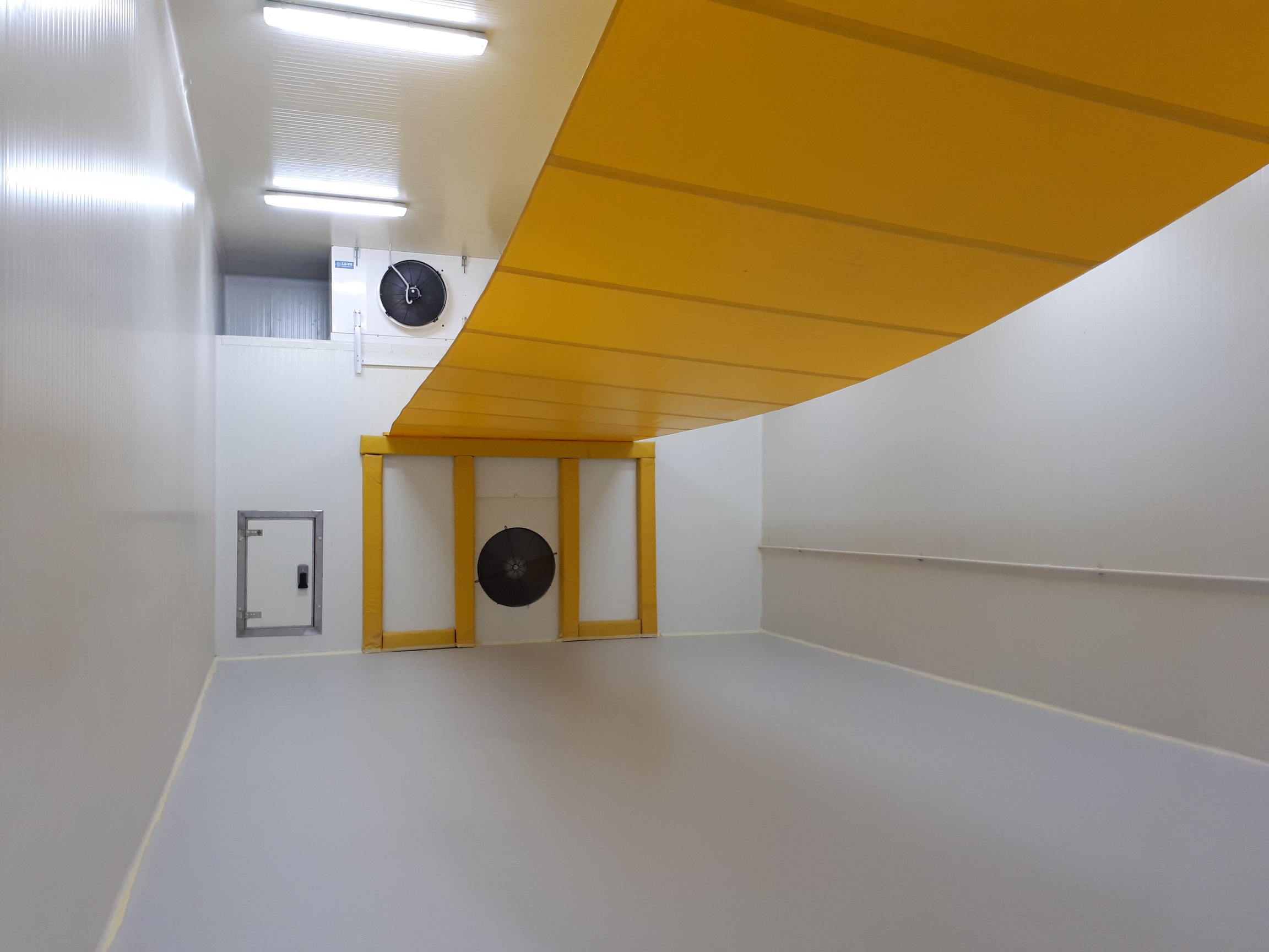 Project name: Cold store and packaging facility for agri product in Cairo<br/>
Refrigeration contractor: MOG for Engineering and Industry, 10th of Ramadan Industrial City, Egypt<br/>
Execution 2018<br/>
Application: facility for collection, precooling, packaging and storage of various fruits and vegetables (lemon, oranges, strawberry, peas, pomegranate etc.). This project is part of a larger plan to develop the agricultural industry of Egypt, by boosting the facilities to serve the export market (Mainly northern Europe and Russia). Currently two additional cold store are under installation and commissioning.<br/>
Cooling system description:<br/>
- Chilled receiving area: LU-VE Dual Discharge 3# CD50H 9452 N 6 - 23,7kW  (16C_85%_EV5) R407c<br/>
- 2 precooling rooms: LU-VE Cubic 4# CS71H 4416 E 10 - 67,3kW (0C_85%_EV-5C) R404a<br/>
- Production and packaging hall: LU-VE Dual Discharge 12# CD50H 9456 N 6 - 69,9kW  (18C_85%_EV5) R407c<br/>
- 6 receiving rooms: LU-VE Cubic 6# CS62H 2218 N 6 - 140,8kW (15C_85%_EV5) R407c<br/>
- 6 cold stores: LU-VE Cubic 12# F50HC 1714 E 6 - 31,2kW (0C_85%_EV-5C) R404a<br/>
- Shipping area: LU-VE Dual Discharge 5# CD50H 9452 N 6 -  23,7kW  (16C_85%_EV5) R404a<br/>
Rack System:<br/>
- 4# Emerson 200HP Rack for MT application R407c – 4# LU-VE Condensers EHV90F 374 H 8VENT (2X4)<br/>
- 2# Emerson 180HP Rack for LT application R404a – 2# LU-VE Condensers EAV8S 7231 H 6VENT (2X3)<br/>
- 1# Emerson 200HP Rack for LT application R404a – 1# LU-VE Condensers EHV90F 368 H 6VENT (2X3)