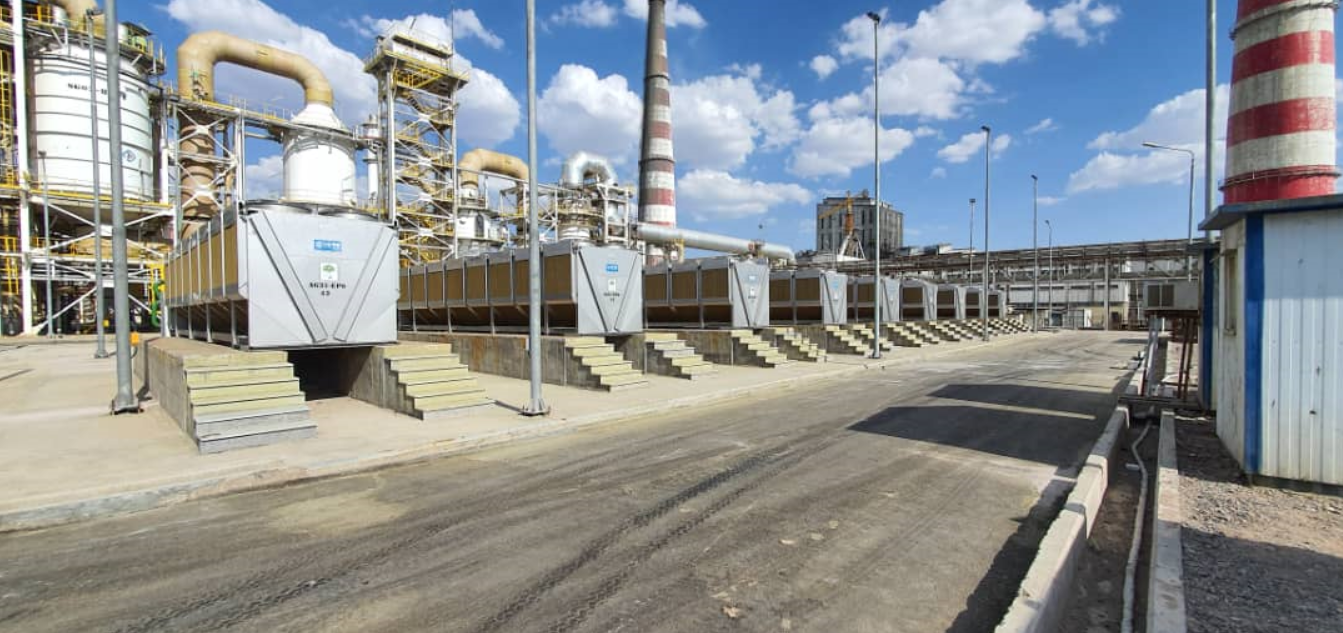 Cooling of fumes for acid plant, production of copper.<br>
<br>
Emeritus:<br>
9 x EHLD1F 1287 E EMR W+5R+CU<br>
AP+EC+FL INOX<br>
<br>
Emeritus with full inox chassis, spray + adiabatic pads	Largest emeritus installation so far. Total cooling capacity of 10MW with high savings for the end customer.