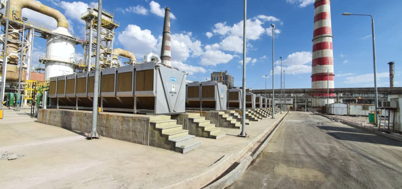 Cooling of fumes for acid plant, production of copper.<br>
<br>
Emeritus:<br>
9 x EHLD1F 1287 E EMR W+5R+CU<br>
AP+EC+FL INOX<br>
<br>
Emeritus with full inox chassis, spray + adiabatic pads	Largest emeritus installation so far. Total cooling capacity of 10MW with high savings for the end customer.