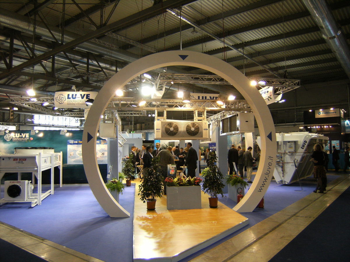 LU-VE stand - sideview