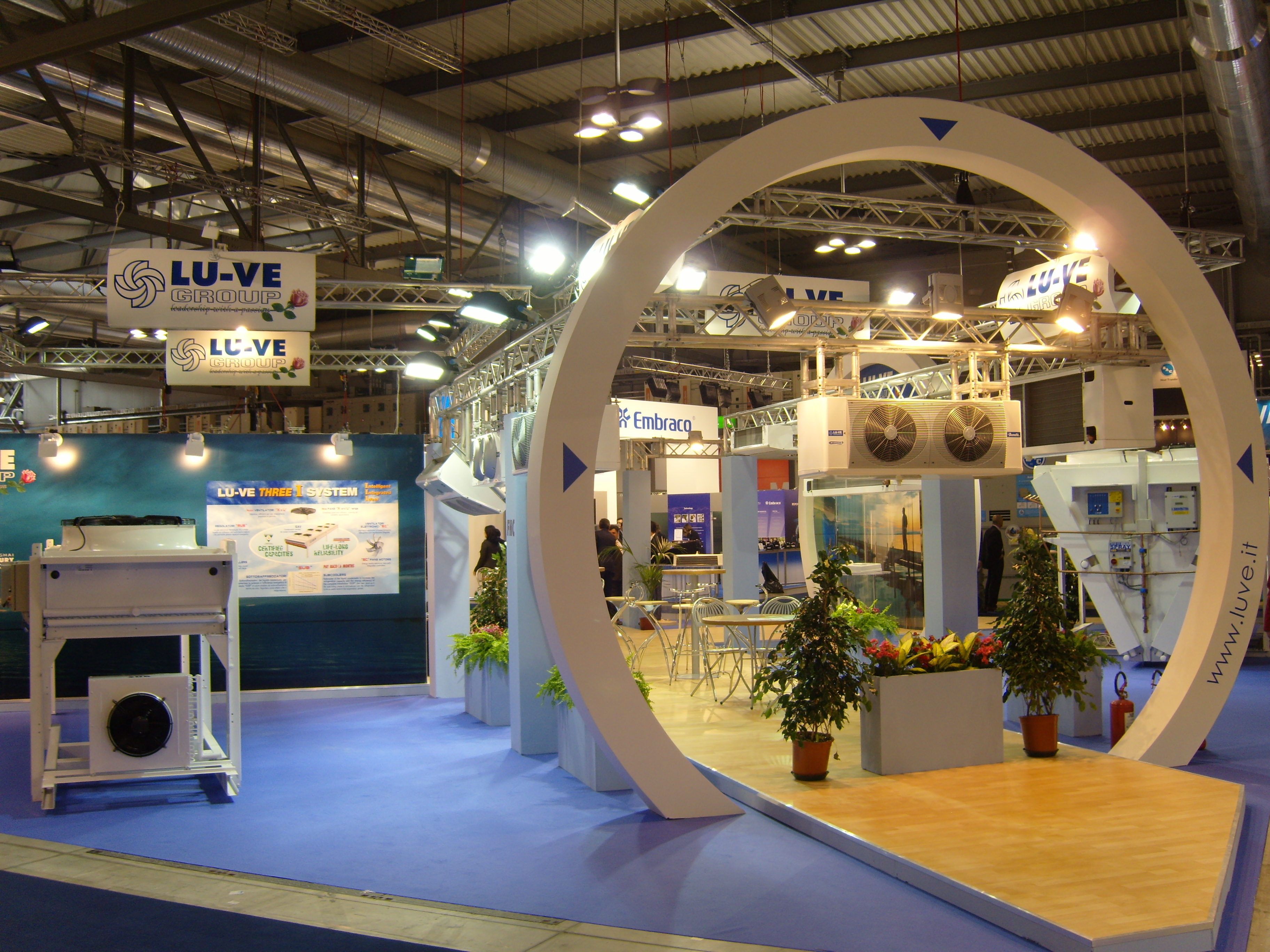 LU-VE Stand - sideview
