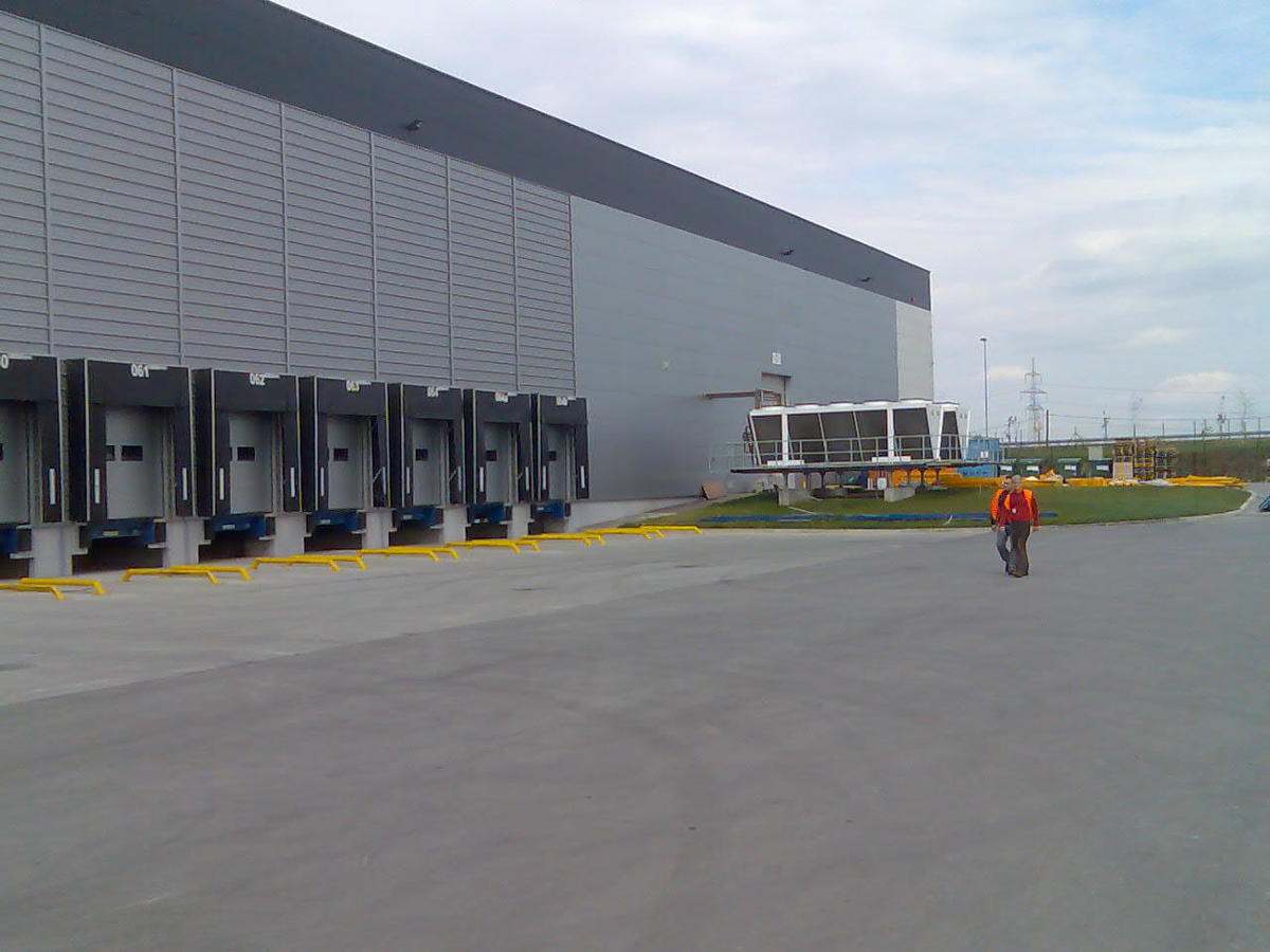 NESTLE' LOGISTIC CENTRE - (Frigo-Kor,  Zagabria, 2008 ) -  
    
CS Industrial unit coolers - EHVD air cooled condensers with 10 fans