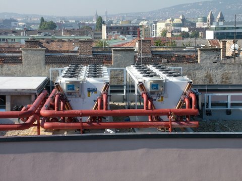SPIRAL HAZ  Building - Budapest - Air conditioning - 4 pcs EHLD1T 4266 dry coolers with regulation