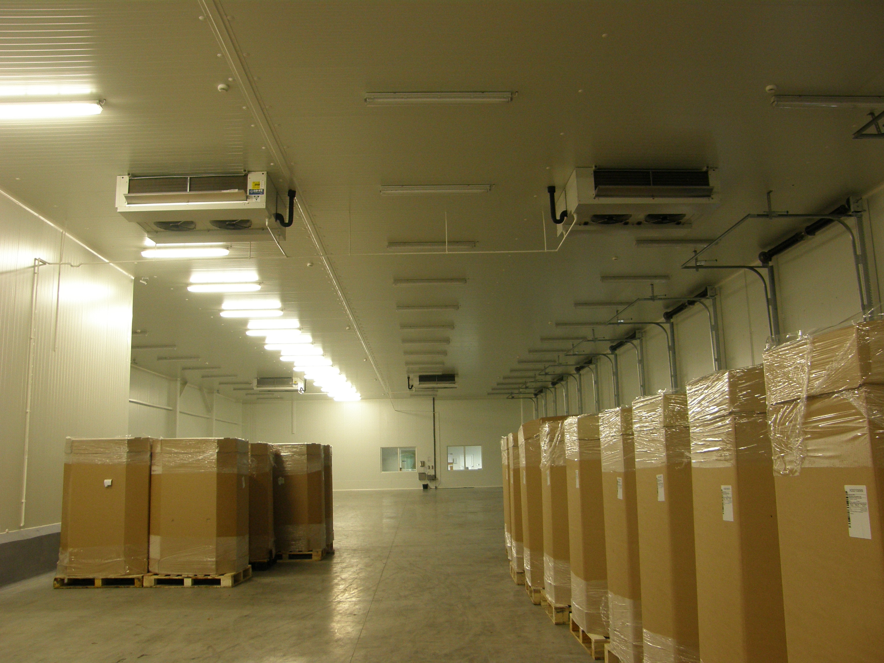 Logistic Centre - Near Warsaw, Poland - Prechamber - HDI Industrial unit cooler