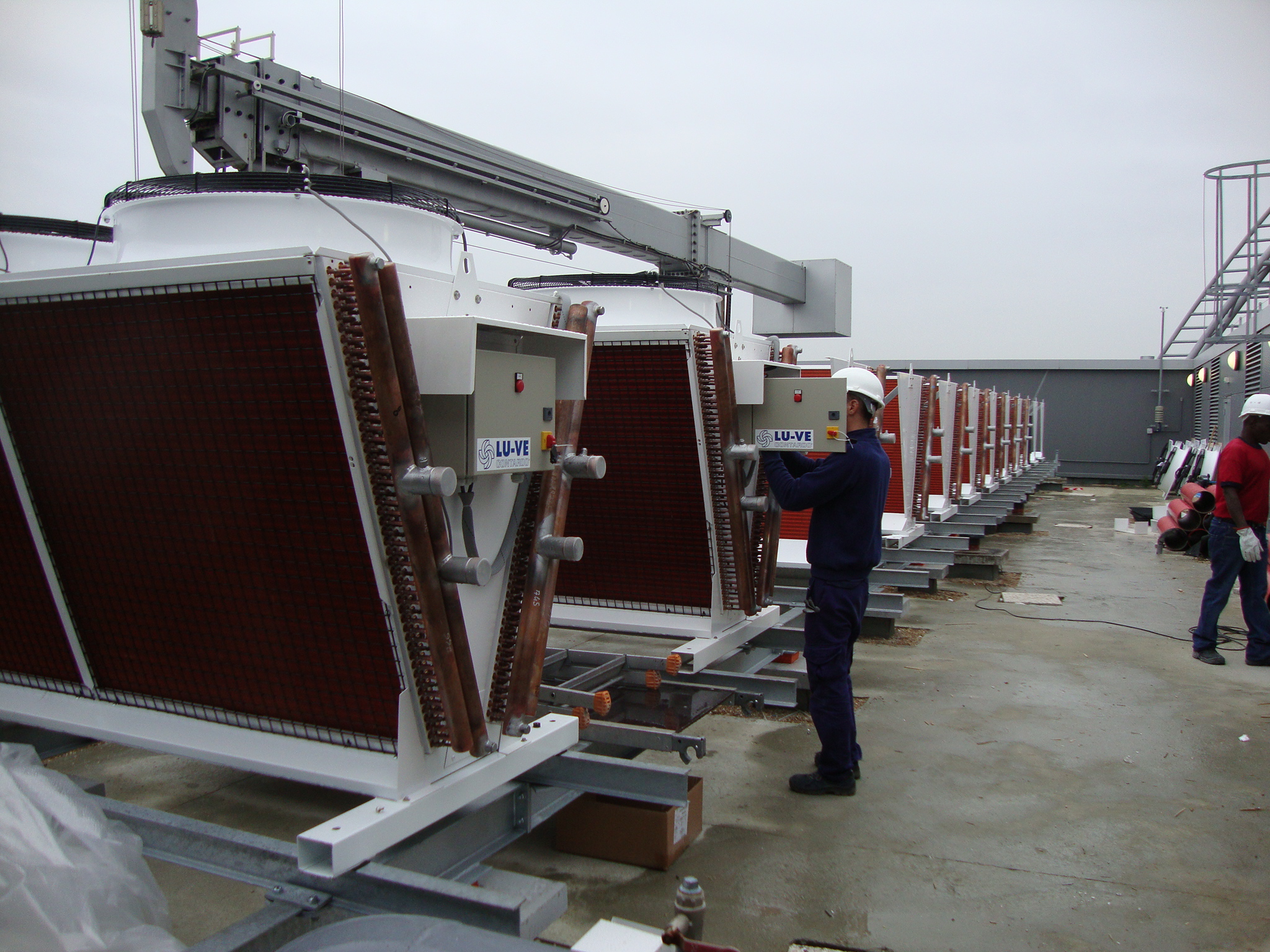 TOUR T1 - Courbevoie (Faubourg l'Arche), Paris, France - 
Data centre air conditioning - 12 SDHLF dry coolers 