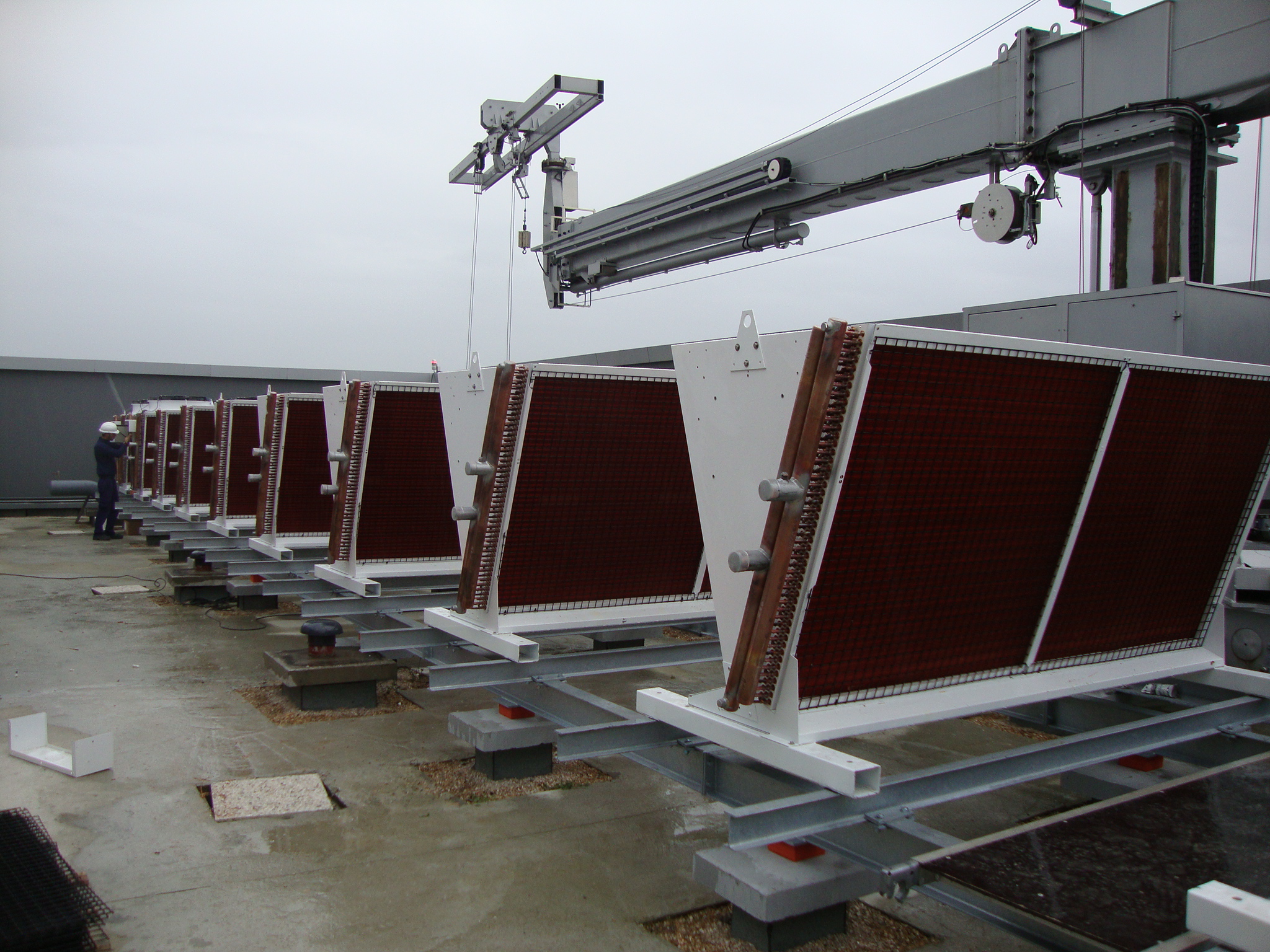 TOUR T1 - Courbevoie (Faubourg l'Arche), Paris, France - 
Data centre air conditioning - 12 SDHLF dry coolers 